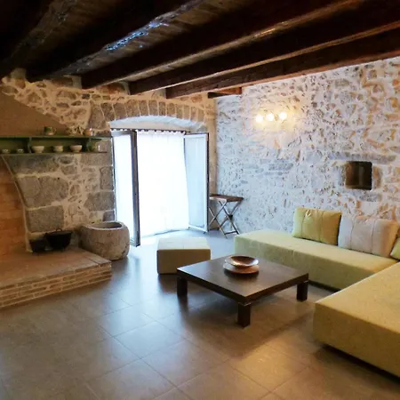 House With A Parking Space Skrbcici, Krk - 16084 Vakantiehuis